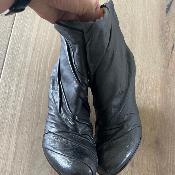 VIntage Black Booties - Size 38 / 7.5 - Picture 4 of 5